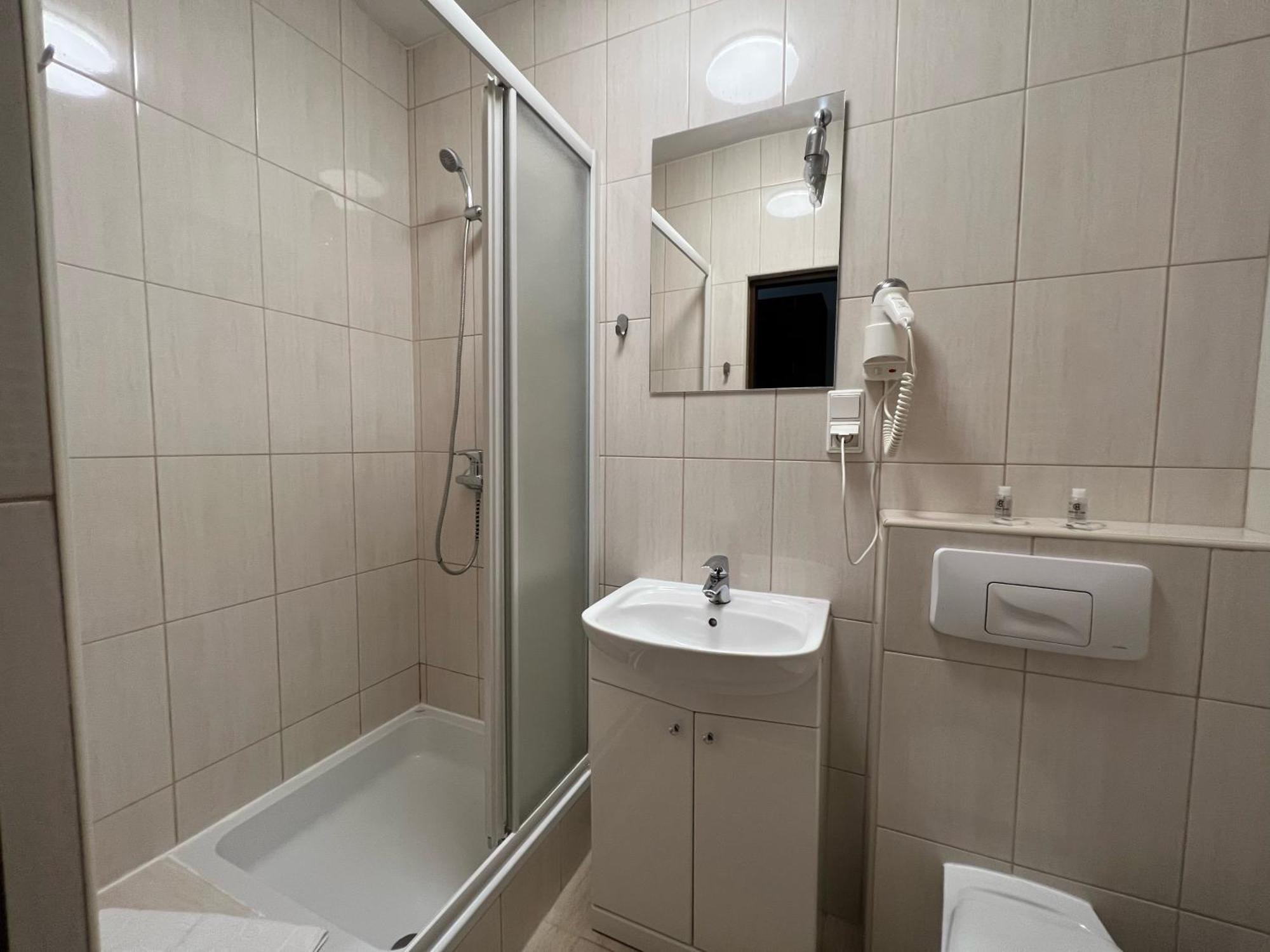 Centrum Konferencyjno-Apartamentowe Mrówka Varsovia Exterior foto