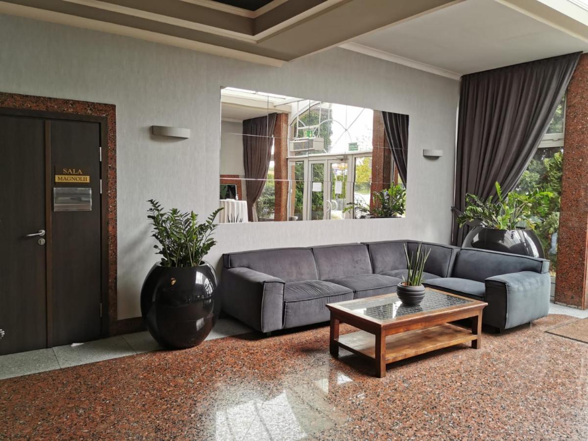 Centrum Konferencyjno-Apartamentowe Mrówka Varsovia Exterior foto